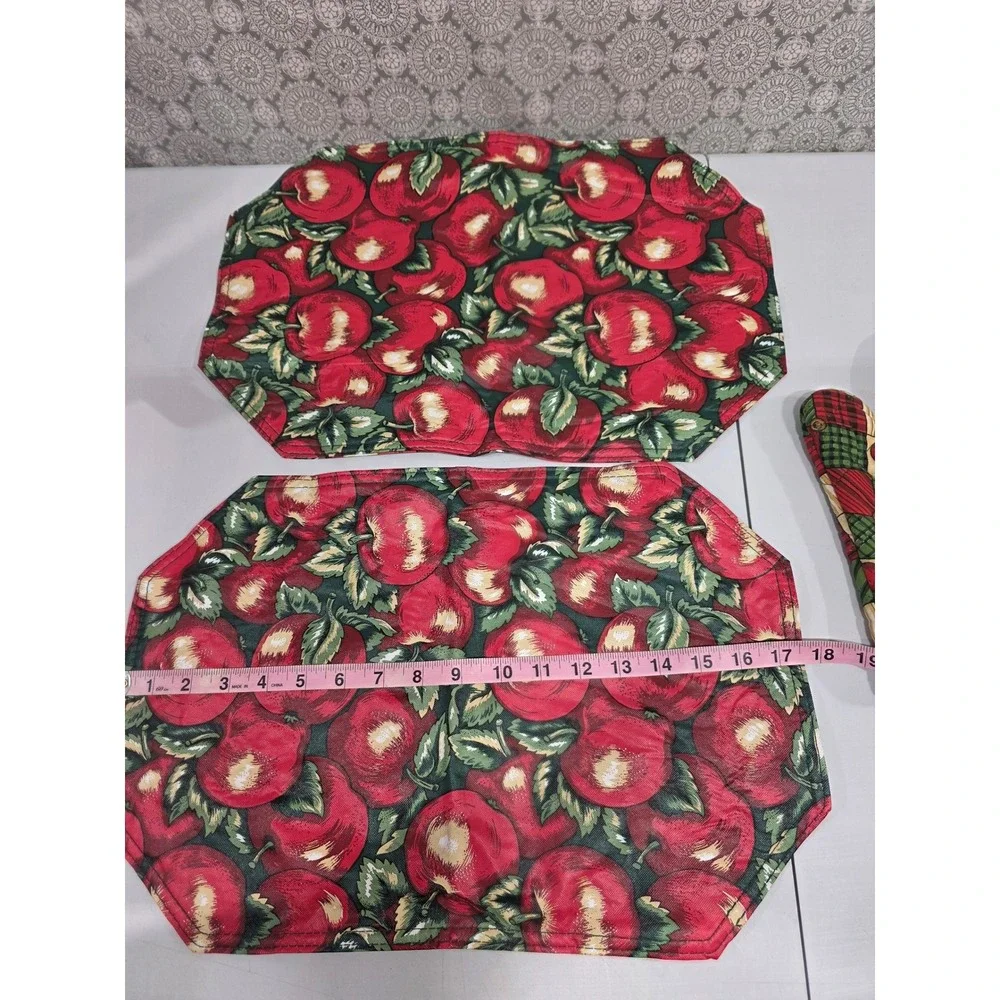 Reversible Apple Print Placemats Oven Mitt Set Kitchen Dining Decor Fall Harvest